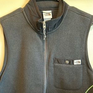 The North Face black sweater vest Men’s size small